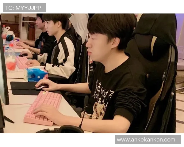 V5战队在冠军杯积分榜中以75分稳居第一位置引领全局 V5战队在冠军杯积分榜中以75分稳居第一位置引领全局